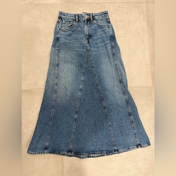 NWOT ZARA Denim Knee Length Midi Skirt - Picture 1 of 4